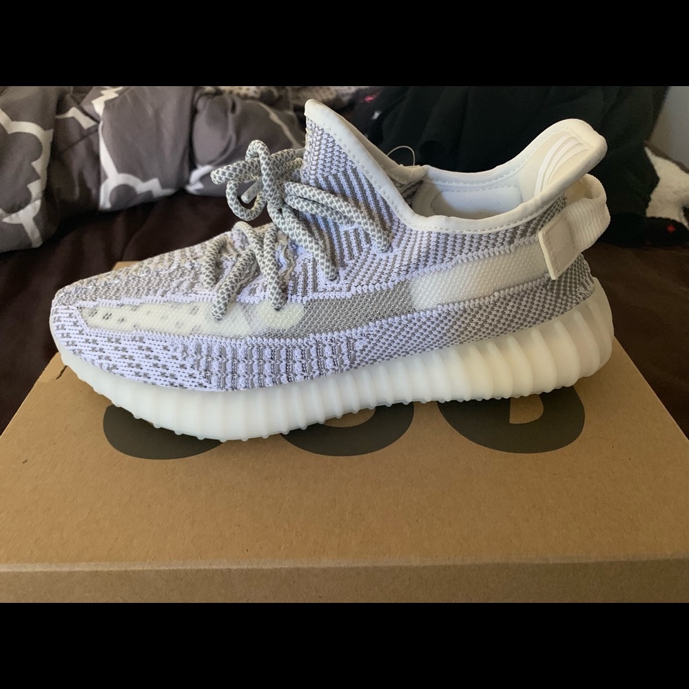 Yeezy 350 V2  *Static*